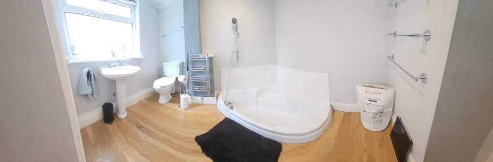 Cosy 4 Bed Home Edmonton Εξωτερικό φωτογραφία