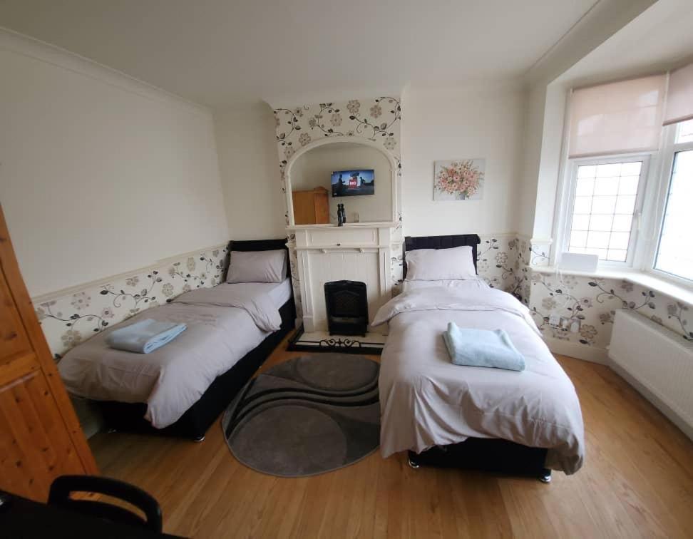 Cosy 4 Bed Home Edmonton Εξωτερικό φωτογραφία